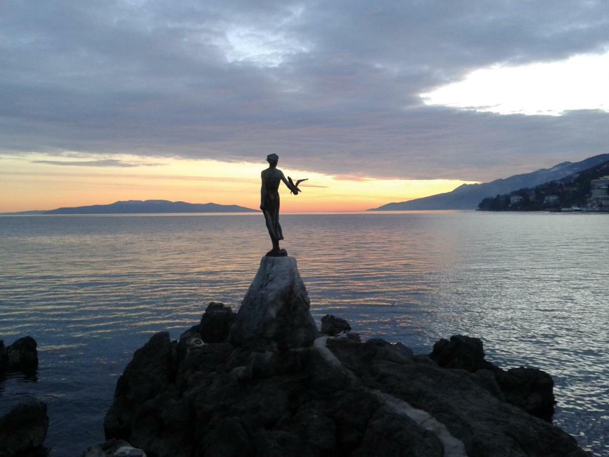 Studio Apartment Vanna - 1St Row To The Sea Opatija Exteriér fotografie